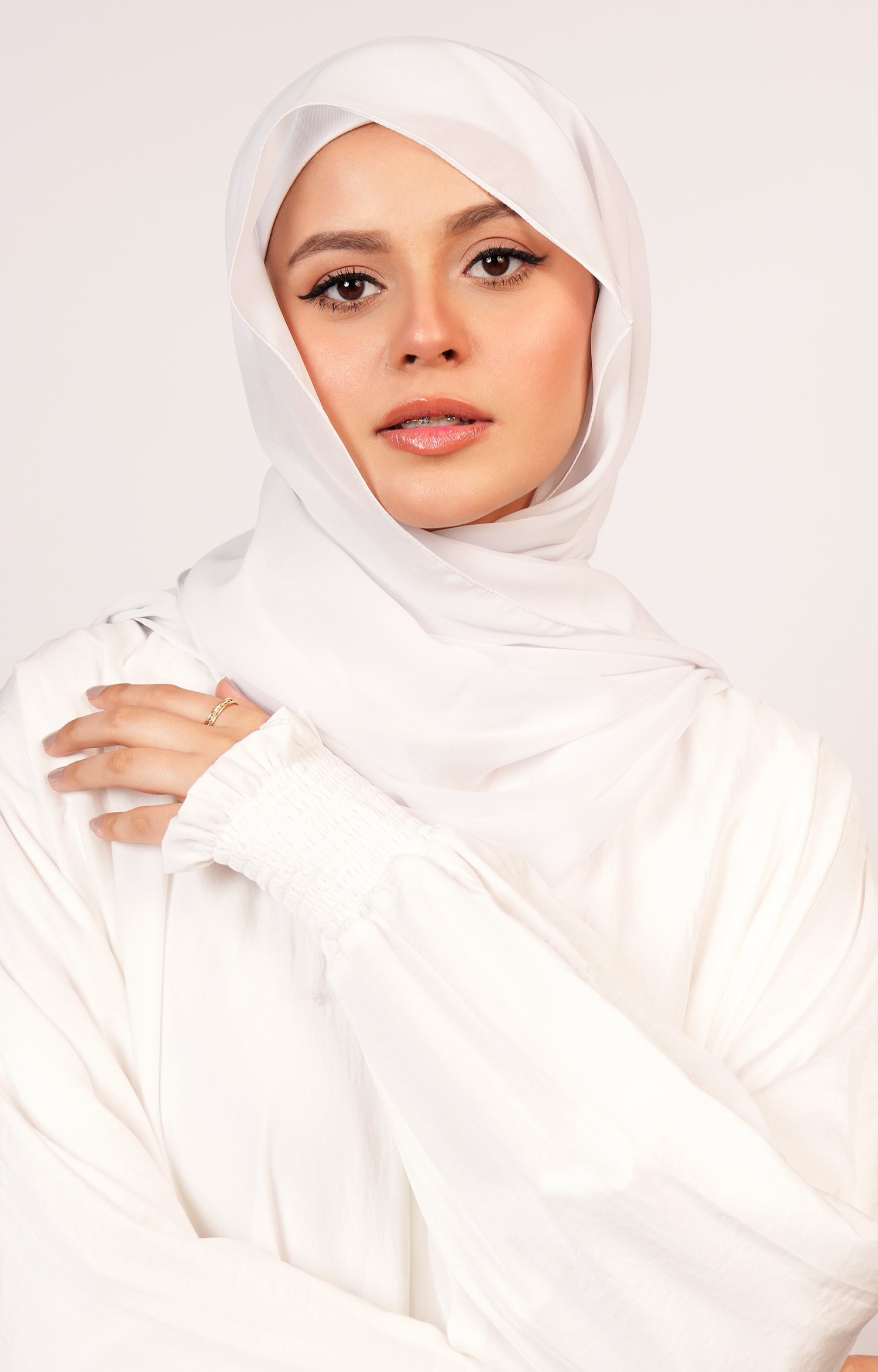 WHITE MIST FRONT OPEN ABAYA